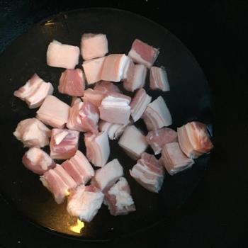 板栗红烧肉的做法步骤1
