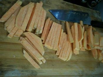 拔丝红薯条的做法步骤1