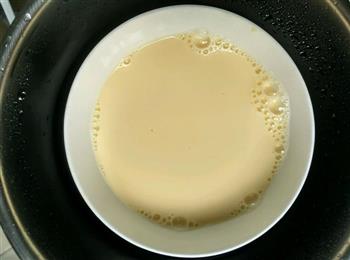 蜂蜜牛奶蒸蛋的做法图解2