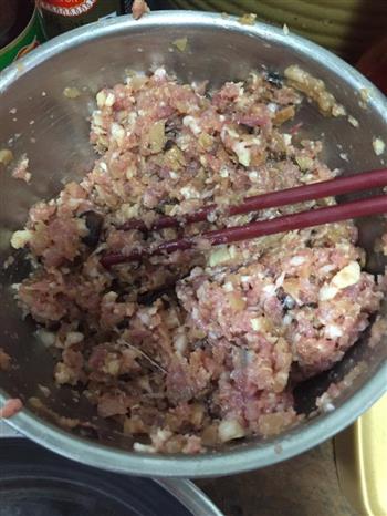 马蹄头菜香菇肉丸子的做法图解4