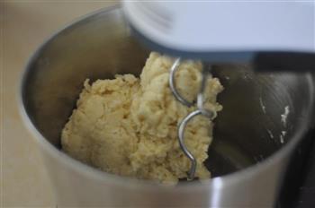 椰蓉面包卷的做法步骤2