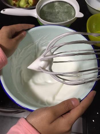 用普通面粉做的黄桃酸奶蛋糕的做法步骤5