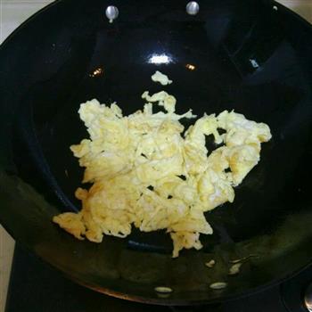 芦笋虾仁炒鸡蛋的做法步骤3
