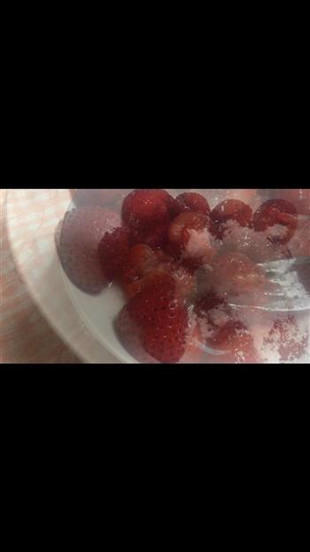 草莓冻芝士蛋糕的做法步骤3