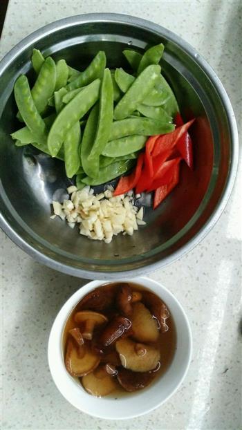 蚝油香菇荷兰豆的做法步骤1