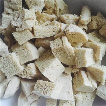 东北大白菜炖冻豆腐的做法步骤2