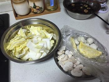 蛋饺三鲜汤的做法步骤1