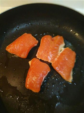 香煎脆皮三文鱼的做法步骤4