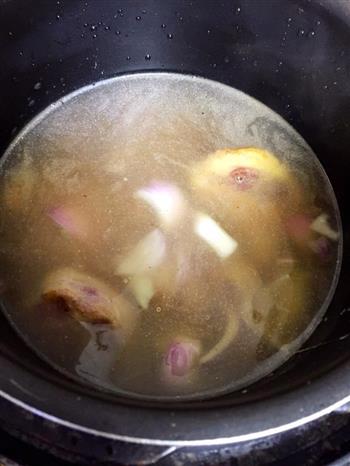 暖胃西红柿牛尾汤的做法图解3