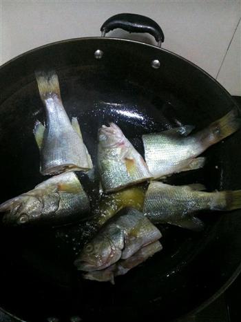 水煮鲈鱼的做法图解3
