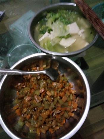 胡罗卜，黄瓜炒火腿的做法步骤1