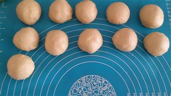 松软的南瓜花式面包的做法图解5