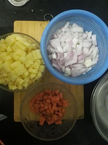 洋葱土豆火腿粒盖浇饭的做法步骤1