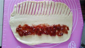 树莓毛毛虫面包的做法图解4