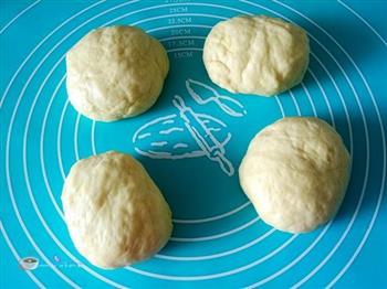 椰蓉花环面包的做法步骤7