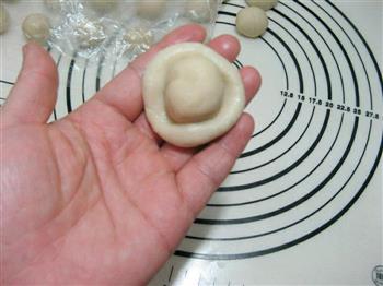 中式小点心—红豆沙印花酥皮的做法步骤4