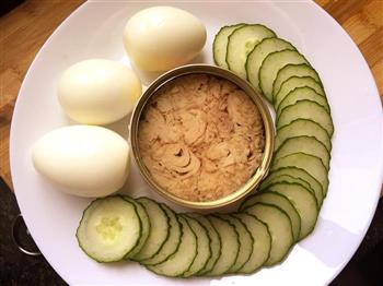 元气早餐-金枪鱼鸡蛋沙拉三明治的做法步骤1