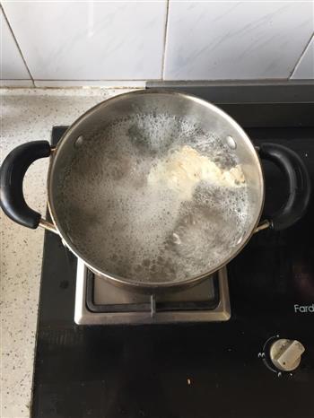 排湿补气排骨莲藕煲汤的做法图解2