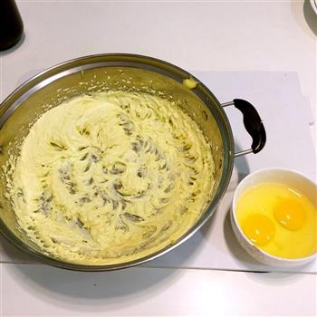 牛油海绵蛋糕的做法步骤3