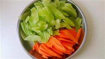莴苣胡萝卜炒肉片的做法步骤1