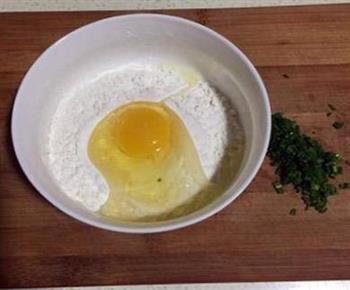 培根香葱鸡蛋饼的做法步骤2