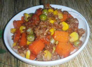 青豆玉米胡萝卜炒肉丁的做法步骤1