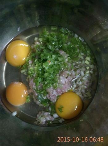 特色早餐鸡蛋肉卷的做法步骤2