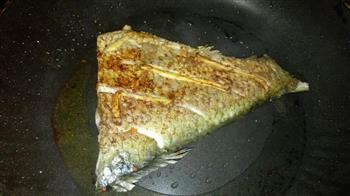 孜然椒盐煎鱼-平底锅也能做烤鱼，妈妈的味道的做法步骤2