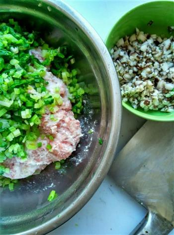 香菇芹菜猪肉水饺的做法步骤3