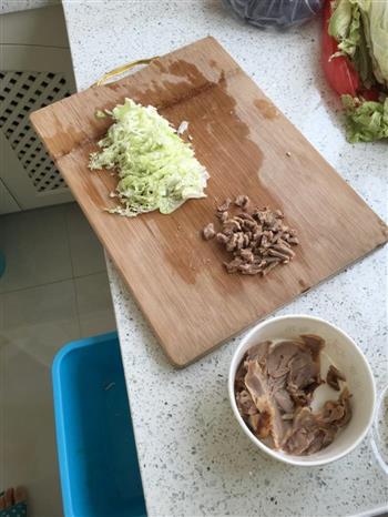 北京烤鸭肉炖白菜的做法图解1
