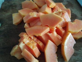 发奶圣品-木瓜鲫鱼汤的做法步骤2