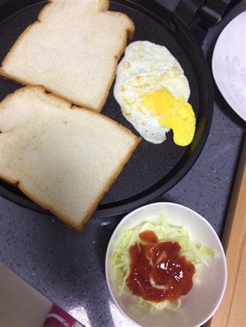 电饼铛-5分钟懒人早餐三明治的做法步骤1