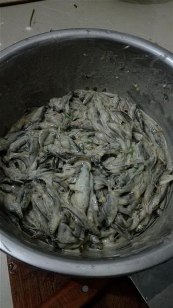 炸麻花儿鱼的做法步骤2