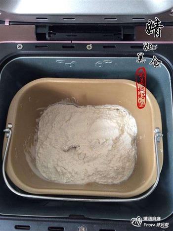 豆沙花朵面包的做法步骤2