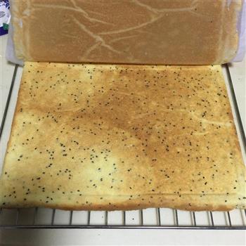 芝麻果酱蛋糕卷-用家常面粉做的蛋糕的做法步骤10