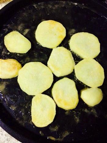 干锅腊肉土豆的做法步骤4