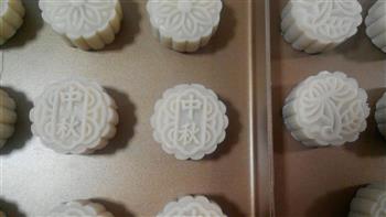 京式提浆五仁月饼的做法步骤10