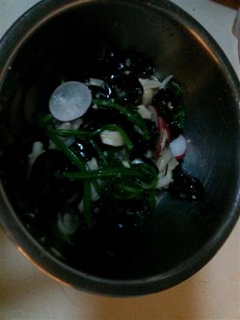 凉拌黑木耳平菇樱桃萝卜菠菜的做法步骤5