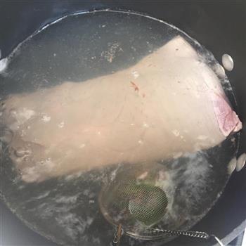 川菜-青椒回锅肉的做法步骤2
