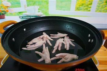 秋季养生-花生鸡脚汤的做法步骤2