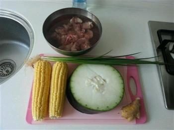 玉米冬瓜排骨汤的做法图解1