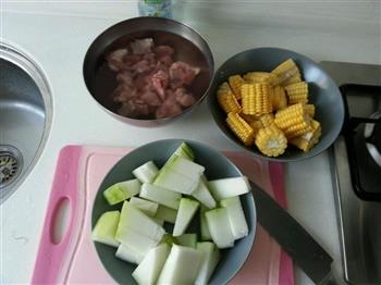 玉米冬瓜排骨汤的做法步骤2