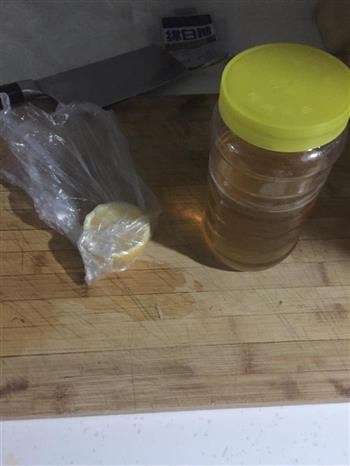 柠檬蜂蜜水萌萌哒的做法步骤1