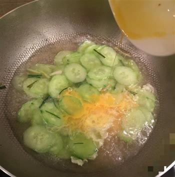 黄瓜鸡蛋汤的做法步骤5