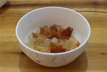木糖醇桃胶银耳皂角米汤的做法图解1