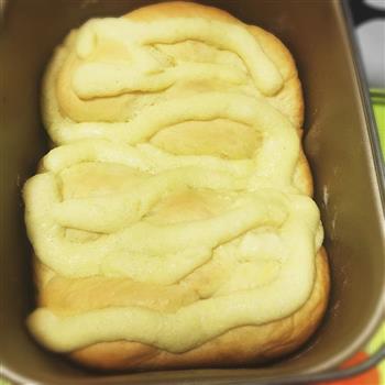像云朵一样柔软的酸奶酥皮面包的做法图解10