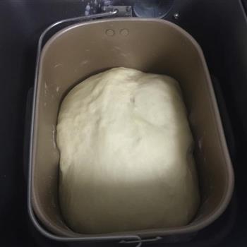 像云朵一样柔软的酸奶酥皮面包的做法步骤3