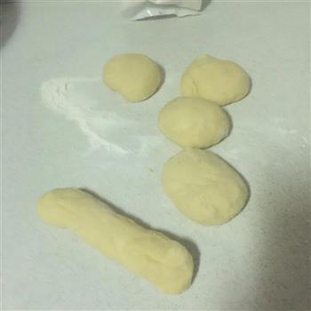 像云朵一样柔软的酸奶酥皮面包的做法步骤5