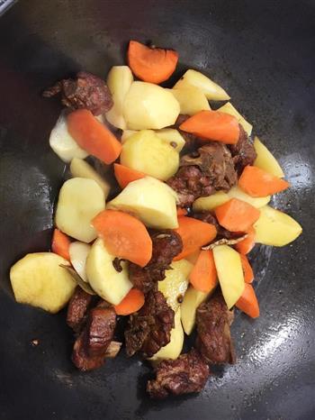 胡萝卜土豆炖排骨的做法步骤5