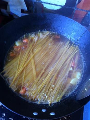 酸辣汤玉米面条的做法步骤5